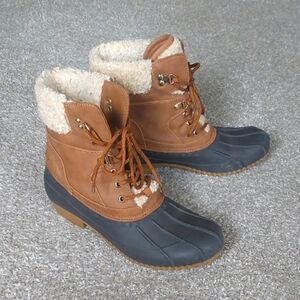 Women's Tan and Black Winter Boots